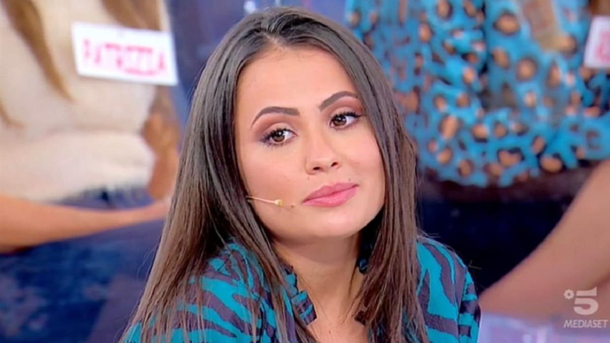 Uomini e Donne, Chiara Rabbi di nuovo innamorata? Beccata con un ex tronista