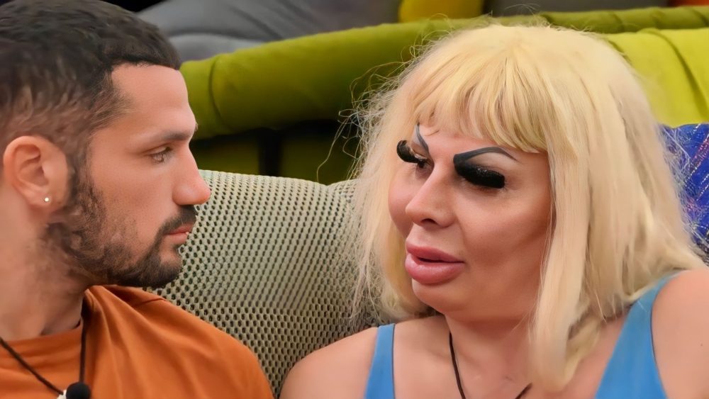 Gf Vip, clamoroso colpo di scena: scatta il bacio per due gieffini VIDEO