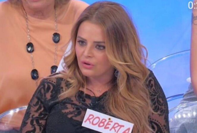 Uomini e Donne, Roberta spiffera tutto: “Tra Ida e Riccardo c’è ancora…”