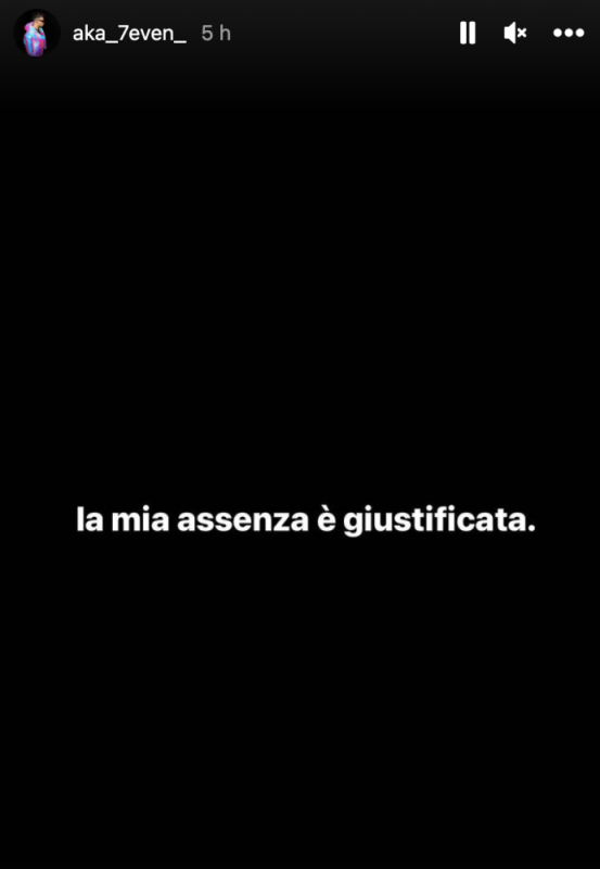 Galleria foto 'Amici, Aka7even scompare dai social: “La mia assenza…”' - foto 1