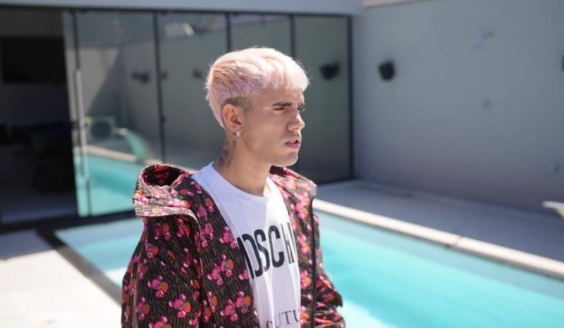 Galleria foto 'Amici, Aka7even scompare dai social: “La mia assenza…”' - foto 2