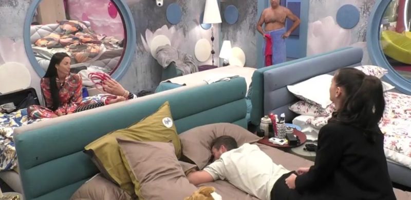 Galleria foto 'Gf Vip, Edoardo va su tutte le furie: tradito con un altro gieffino' - foto 1