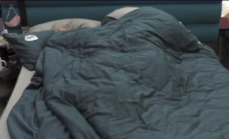 Gf Vip, Antonino e Giaele a letto insieme: cos’è successo sotto le coperte
