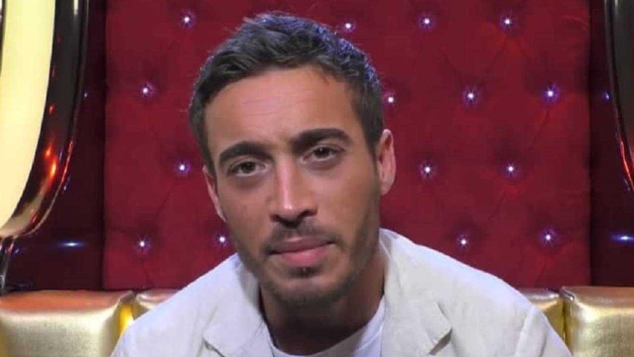 Gf Vip, Antonino fa una richiesta esplicita a ‘luci spente’ ad Oriana: lei accetta