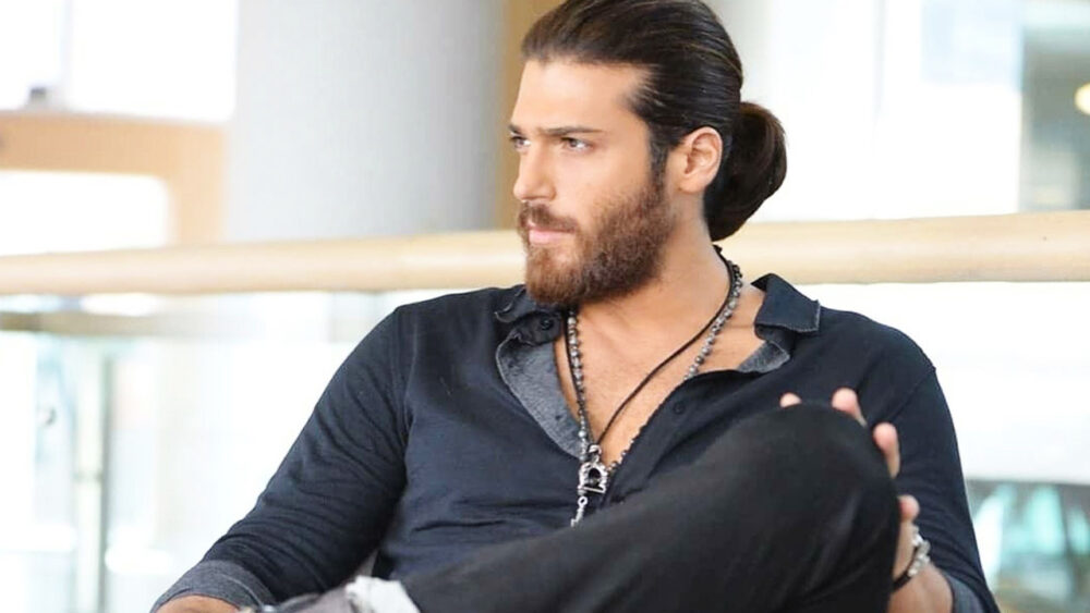 Can Yaman, commenti ultra piccanti sotto il video dell’attore per D&G!