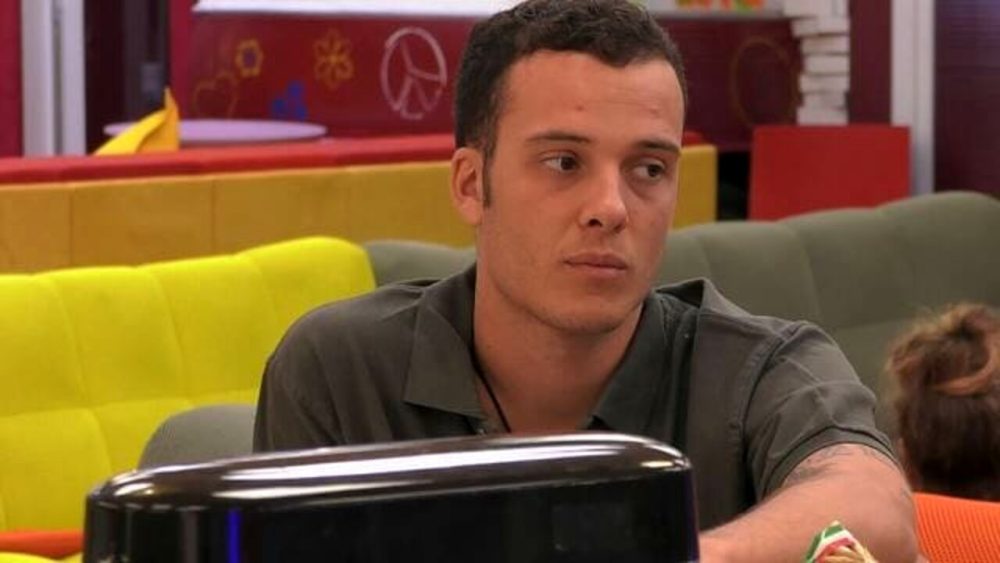 Gf Vip, Edoardo spiazzato da Antonella: il gesto è inequivocabile