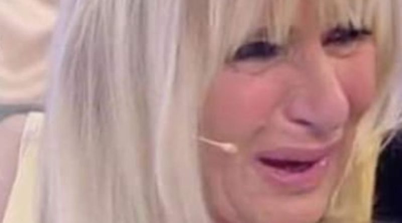 Galleria foto 'Uomini e Donne, Gemma Galgani in lacrime: rifiutata per l’ennesima volta' - foto 1