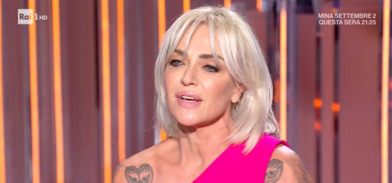 Ballando con le stelle, guai in vista per Paola Barale: cast furioso con lei