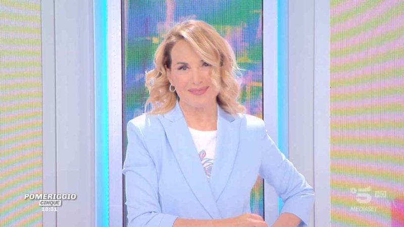 Barbara D’Urso, gesto clamoroso a Pomeriggio 5: attacco a Romina Power