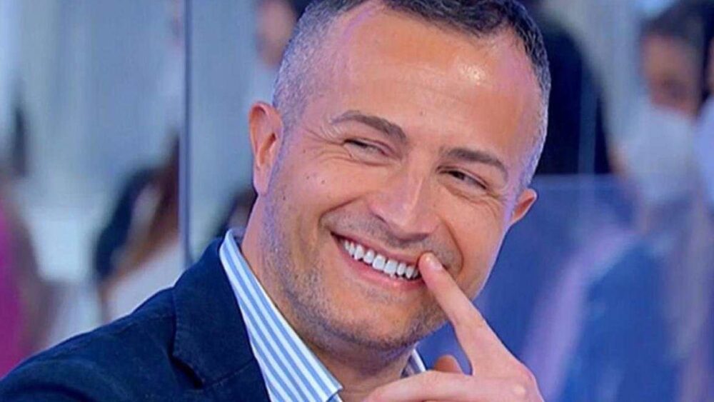 Uomini e Donne, Federica Aversano flirt con Riccardo? “Non avendo Ida in studio…”