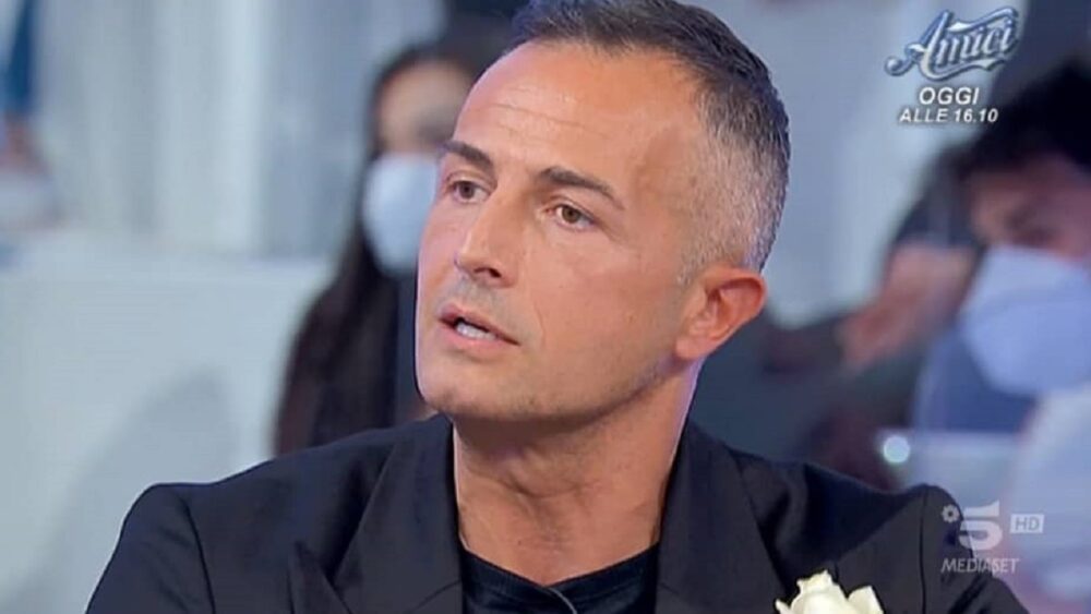 Uomini e Donne, ex dama spiffera tutto: “A Riccardo non piace Ida, è da sempre finto perché…”