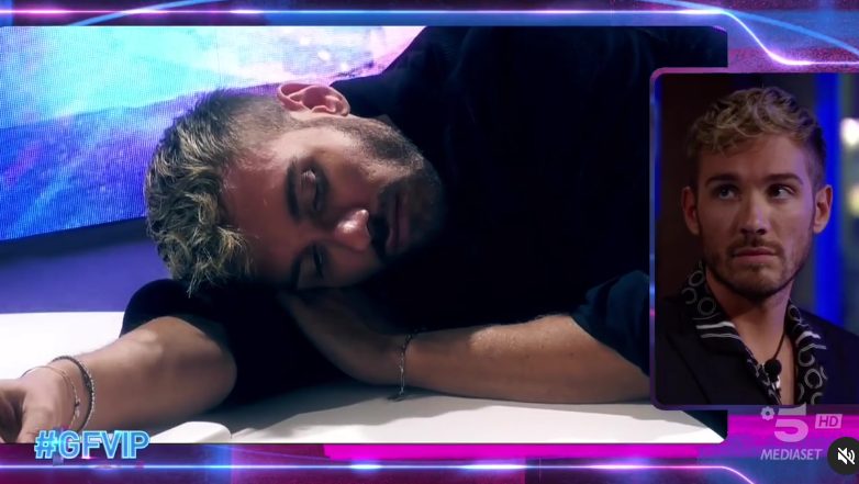 Gf Vip, Alberto De Pisis col cuore a pezzi rivela: “Mi sono ammalato che avevo…”