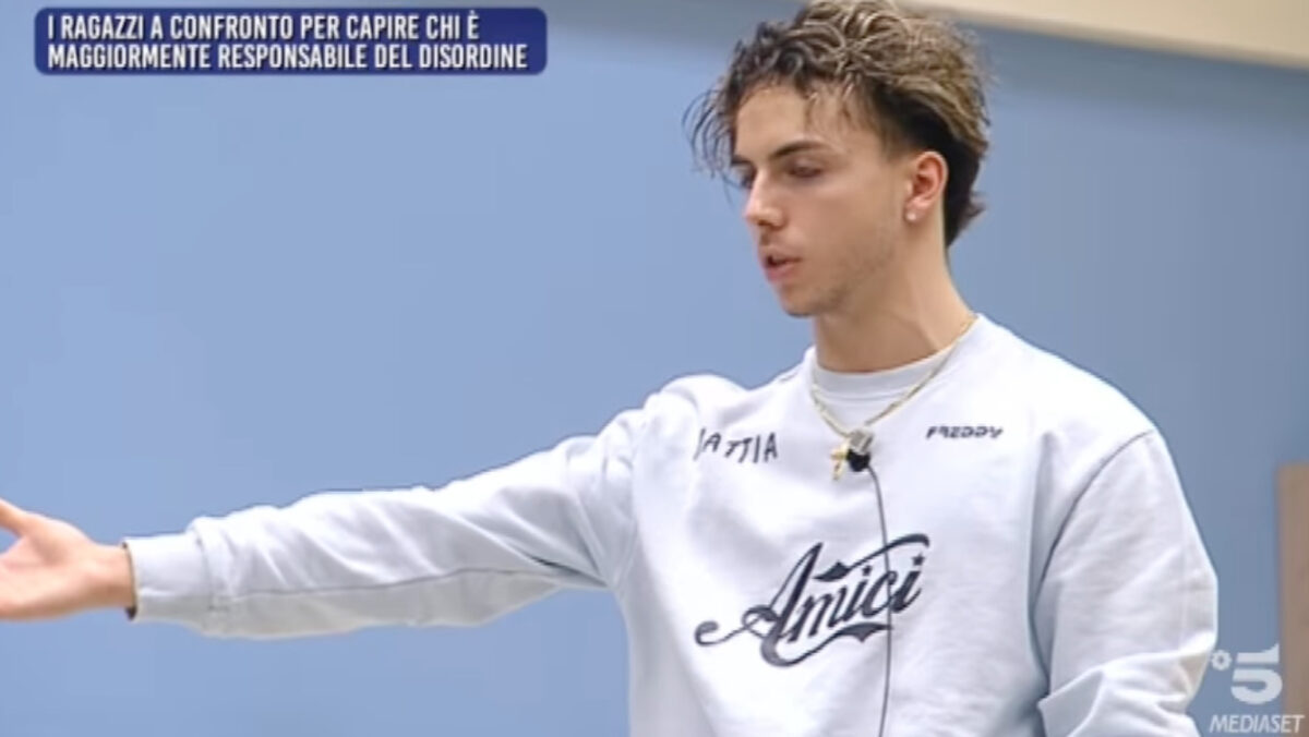 Amici, Mattia si arrabbia con Ramon: “Con me sei cattivo”