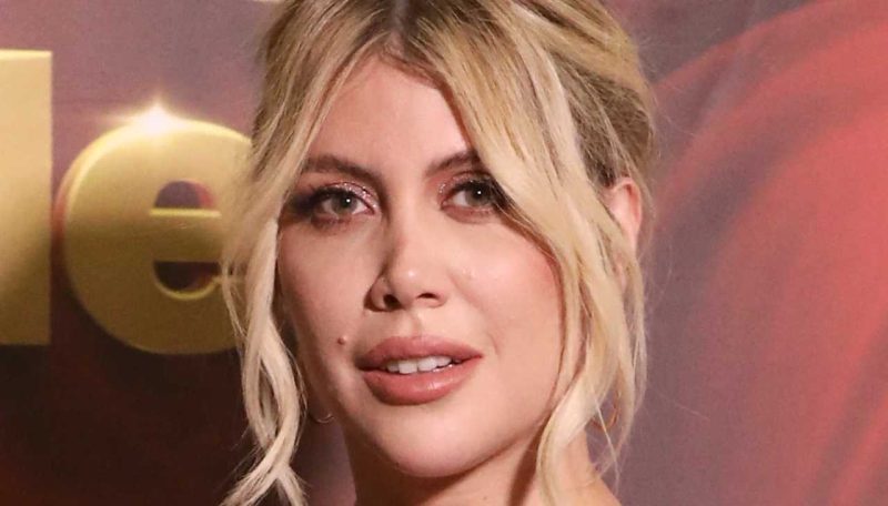 Galleria foto 'Ballando con le stelle, Wanda Nara firma il contratto in bianco' - foto 1