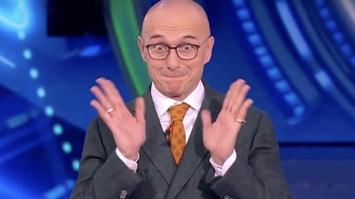 Galleria foto 'Gf Vip, bel colpo per Alfonso Signorini: presto in Casa un big della canzone italiana' - foto 1