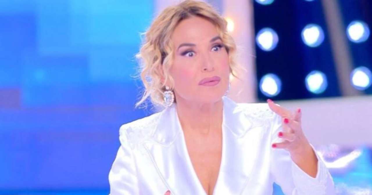 Pomeriggio 5, Barbara D’Urso a bocca aperta: dita medie e urla in diretta