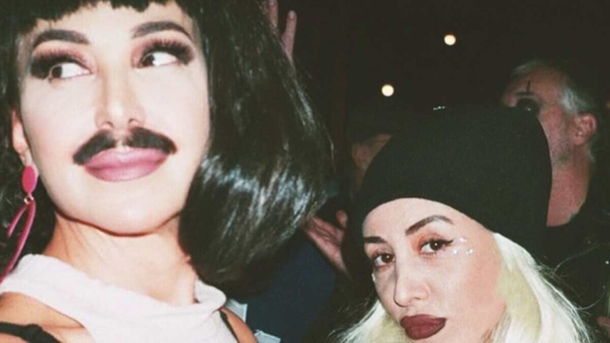 Galleria foto 'Barbara D’Urso manda in tilt il web: beccata in minigonna e autoreggenti' - foto 1