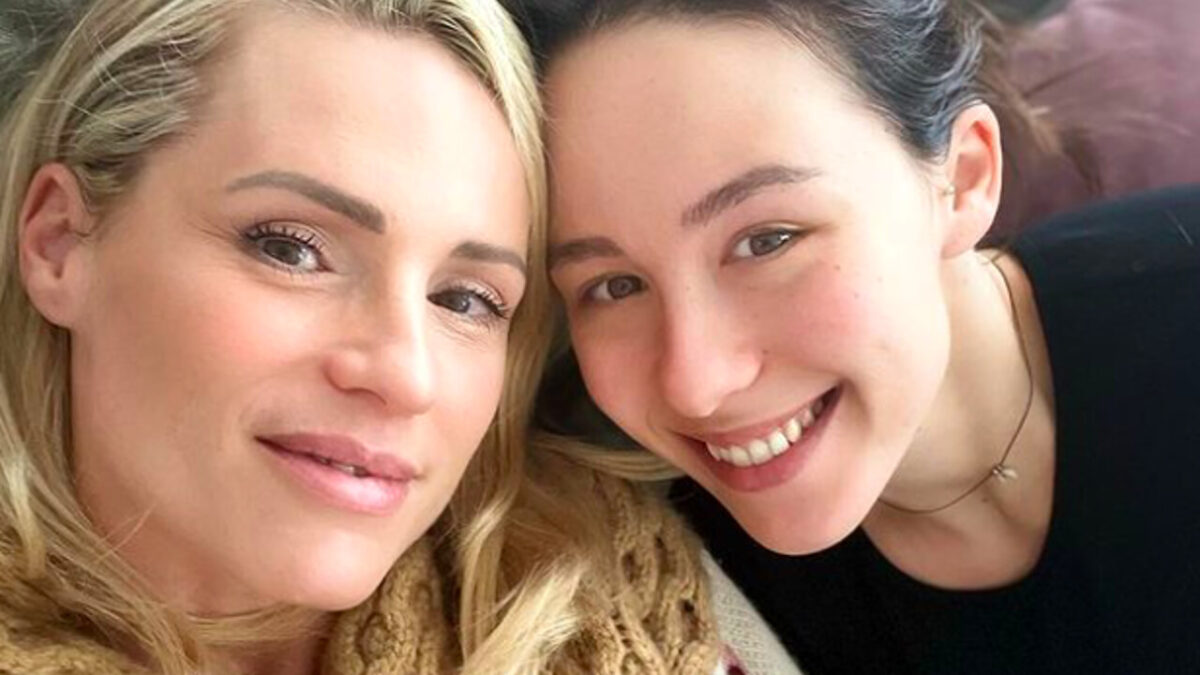 Galleria foto 'Michelle Hunziker dedica dolcissimi auguri alla futura mamma Aurora' - foto 1