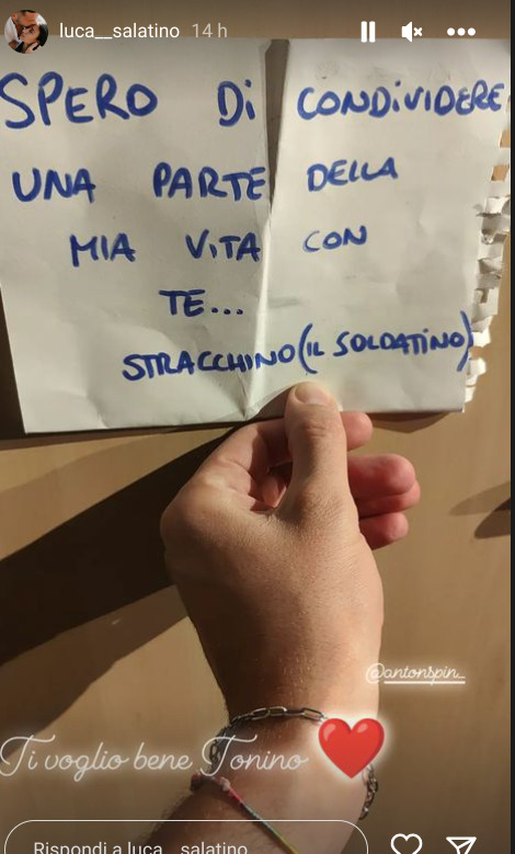 Galleria foto 'Gf Vip, Antonino scrive un bigliettino: ma il destinatario non è chi sembra' - foto 1