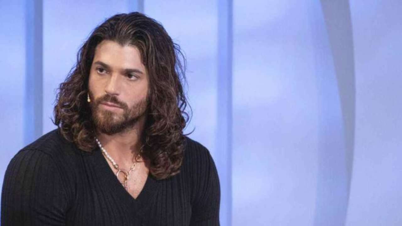 Can Yaman, assenza sui social: l’attore preoccupa i fan. Arriva la spiegazione