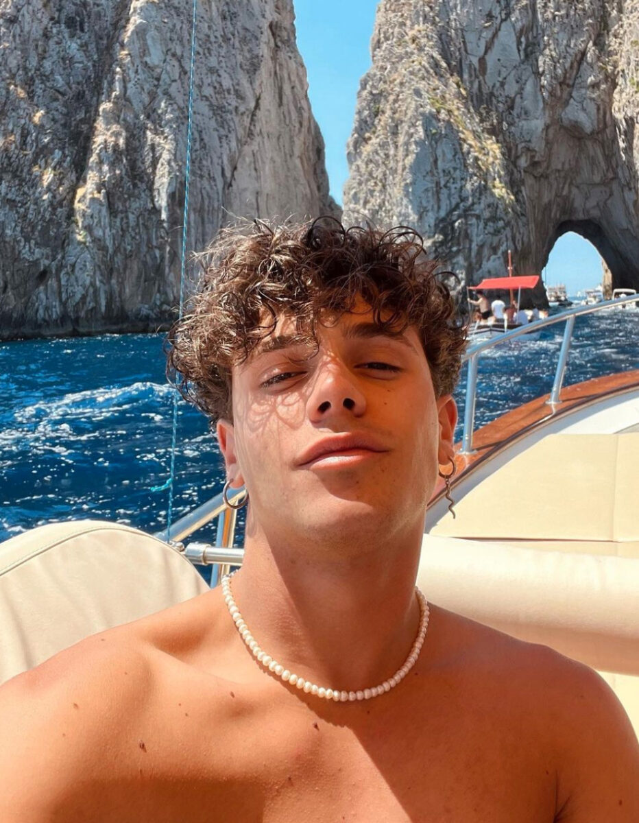 Galleria foto 'Il Paradiso delle Signore, ecco com’è Francesco Rizzo nella vita reale' - foto 1