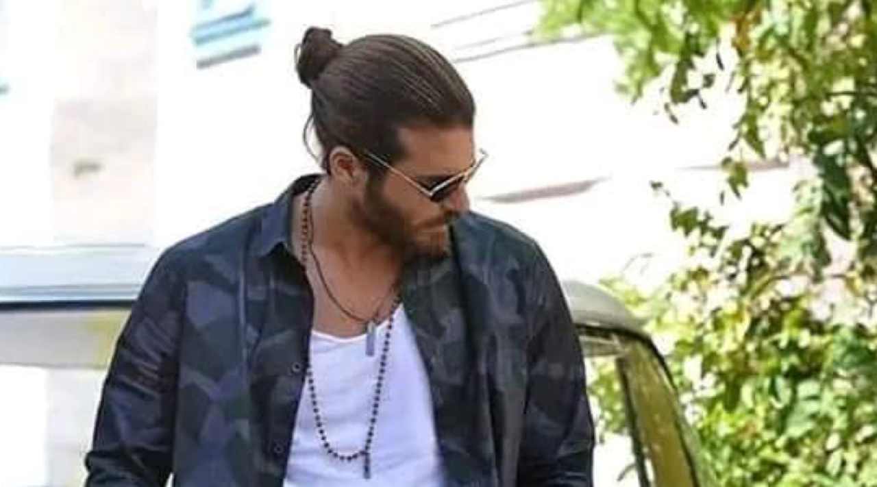 Can Yaman, unito con l’ex di Daydreamer Demet Ozdemir per una nobile causa