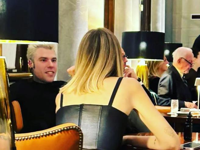 Galleria foto 'Ferragnez in crisi: Fedez va via di casa? Gli scatti rubati svelano che…' - foto 1