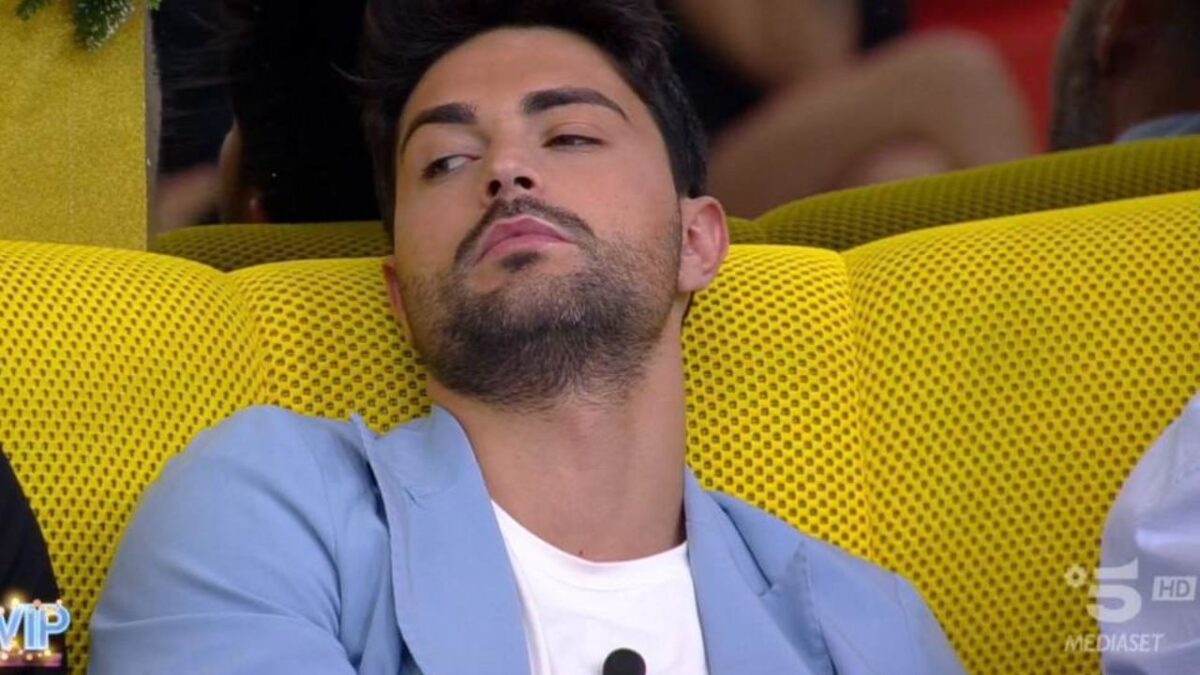 Gf Vip, Davide scioccante retroscena sull’ex: “Verso marzo, aprile ci sono stati…”