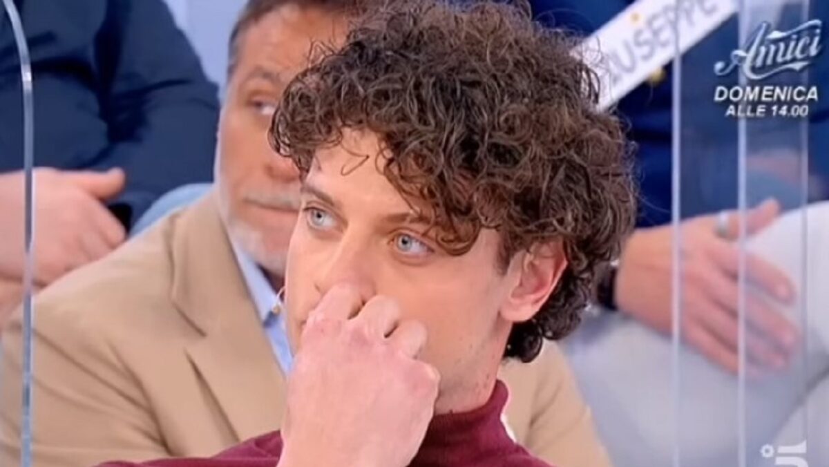 Uomini e Donne, Federico in lacrime: quel gesto di Carola l’ha spiazzato