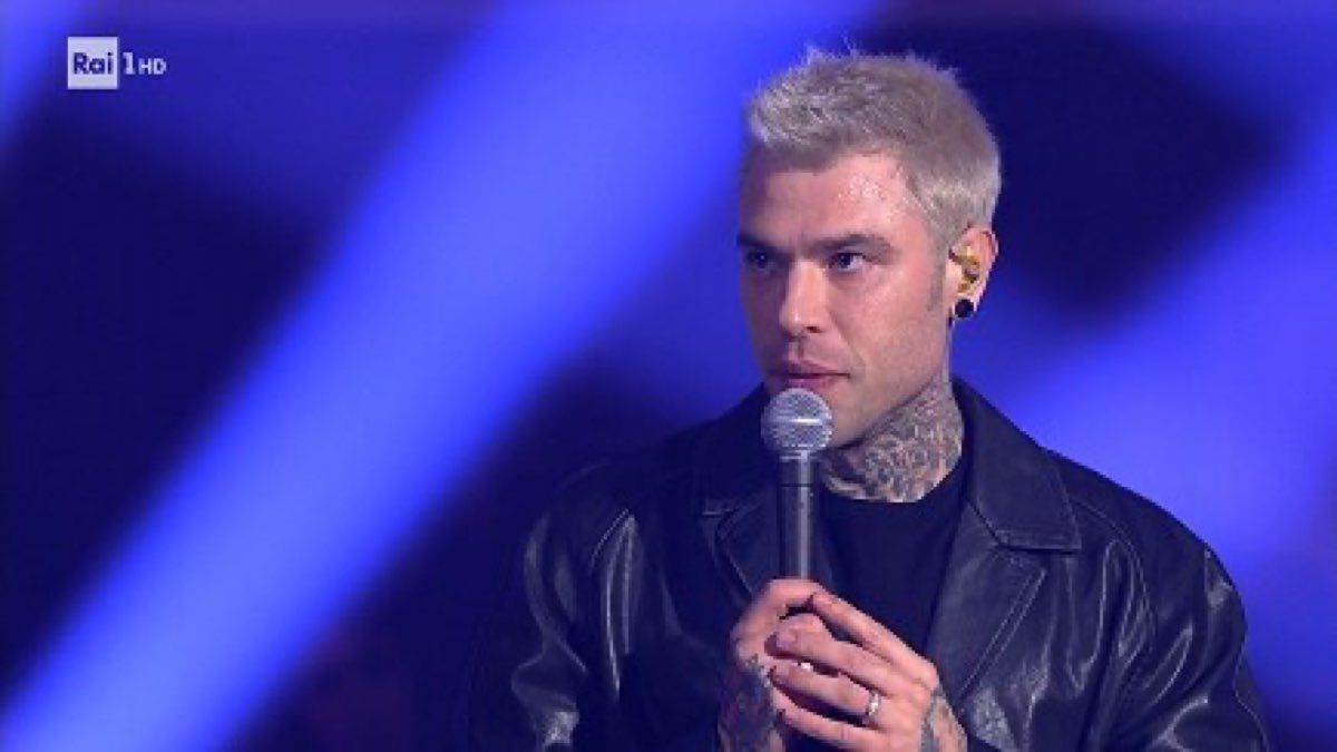 Sanremo 2023, Fedez asfalta una Big in gara: “Molto maleducata”