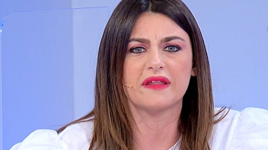 Uomini e Donne, Gloria smascherata da Riccardo: “Interessata solo alle telecamere”