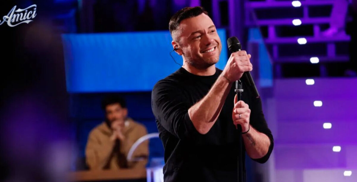 Amici, Tiziano Ferro giudice del serale?