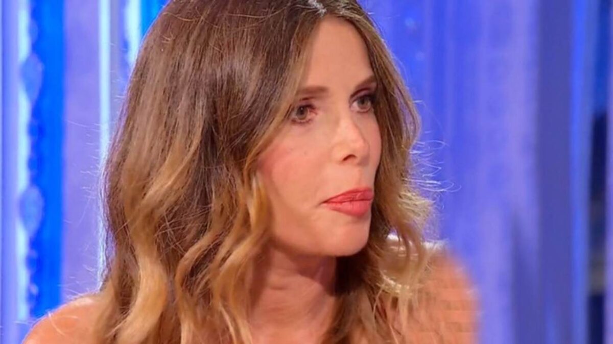 Galleria foto 'Alessia Marcuzzi, trasformazione choc: il cambio look sconvolge' - foto 1