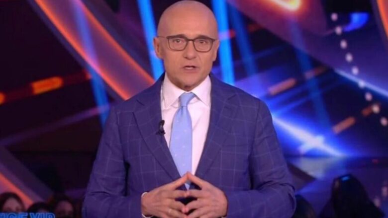 Grande Fratello, Alfonso Signorini rimprovera gli inquilini in diretta: “Maleducazione mai vista, la casa è in condizioni orribili”