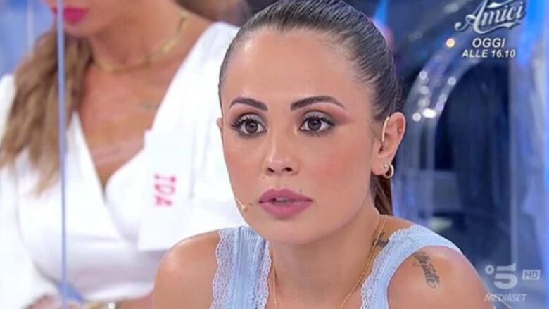 Uomini e Donne, Chiara Rabbi criticata ed offesa per il suo corpo: sbotta e denuncia sui social