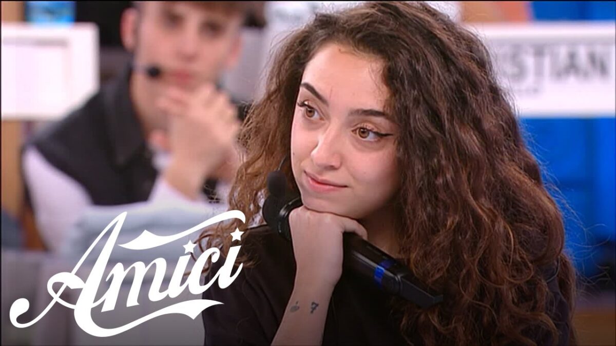 Galleria foto 'Amici, Sissi in ospedale: paura per la cantante' - foto 1