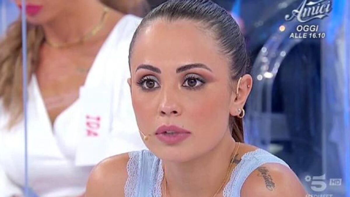 Galleria foto 'Uomini e Donne, Chiara Rabbi sbotta sui social: “Date hype a personaggi trash che truffano, svegliatevi”' - foto 1