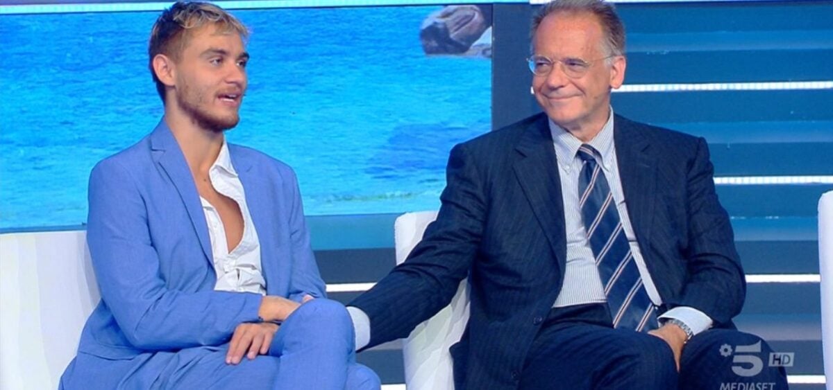 Galleria foto 'Isola dei Famosi, sfogo choc di Cecchi Paone: “Io e Simone ce ne siamo andati perché…”' - foto 1