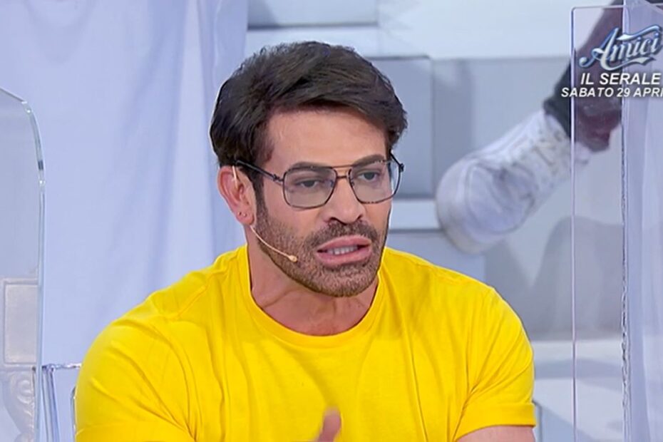 Uomini e Donne, Gianni Sperti a settembre nel trono Over? Lui svela che…