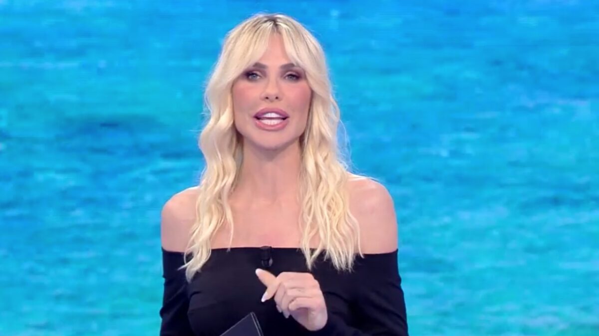 Isola dei Famosi, Ilary Blasi ‘bocciata’ da Berlusconi? “Il suo atteggiamento…”