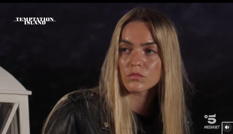 Temptation Island, prima puntata: falò di confronto per Manu e Isabella, la risposta di lui