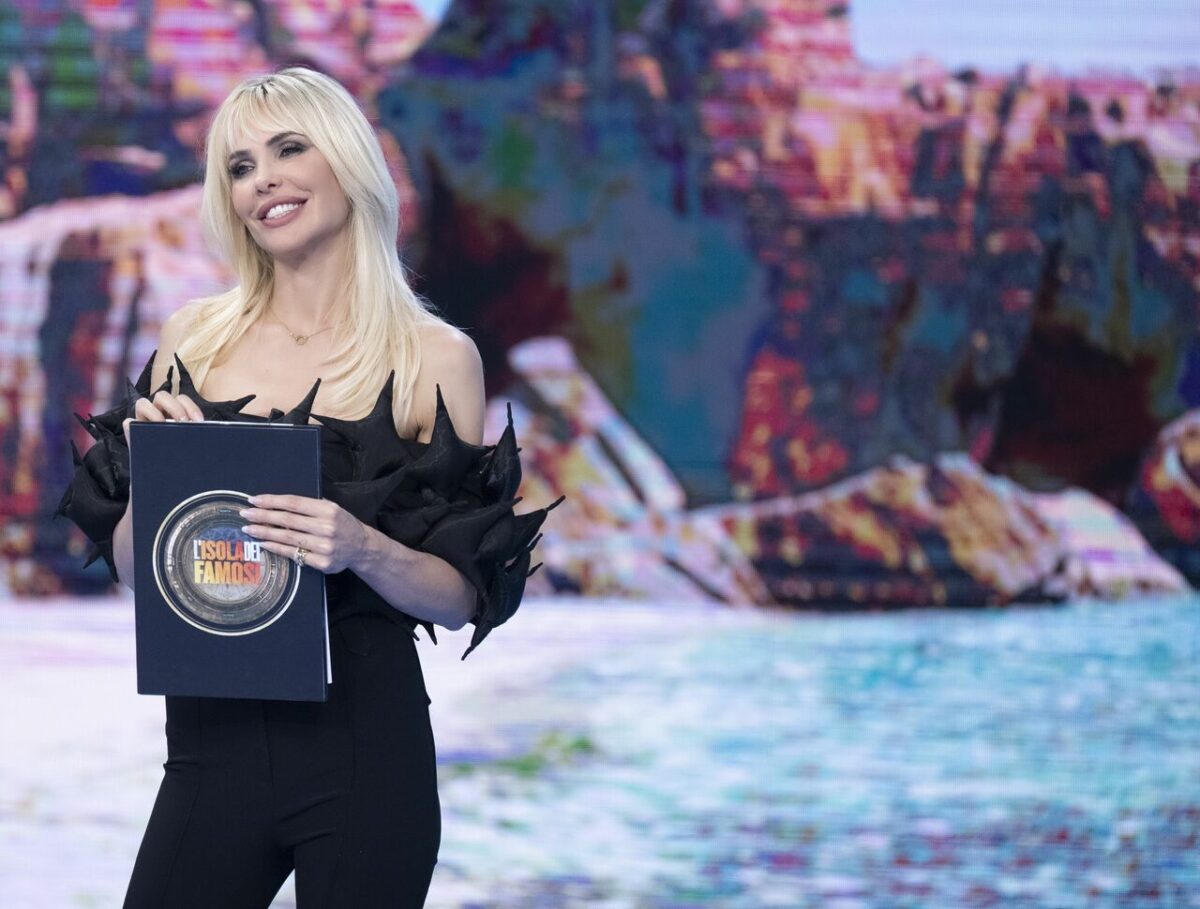 Isola dei Famosi, colpo di coda di Mediaset: la decisione su Ilary Blasi