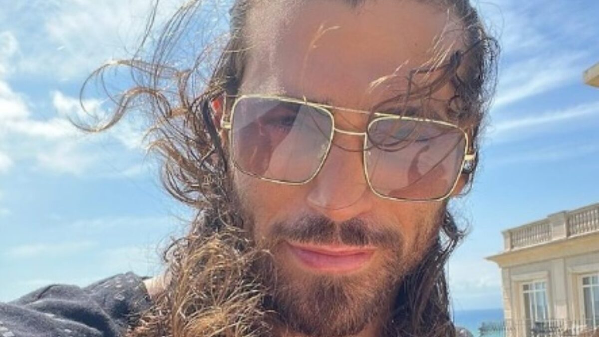 Can Yaman innamorato della Campania: la foto con la star famosa!