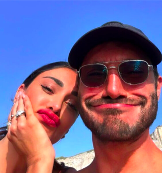 Galleria foto 'Belen Rodriguez e Stefano De Martino ai ferri corti? I gesti di lei allarmano i fans' - foto 1