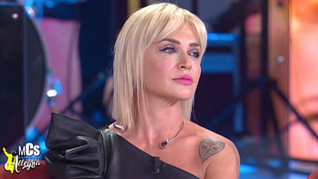 Gf Vip, Paola Barale al posto di Bruganelli? Lei svela: “Stiamo lavorando per voi”