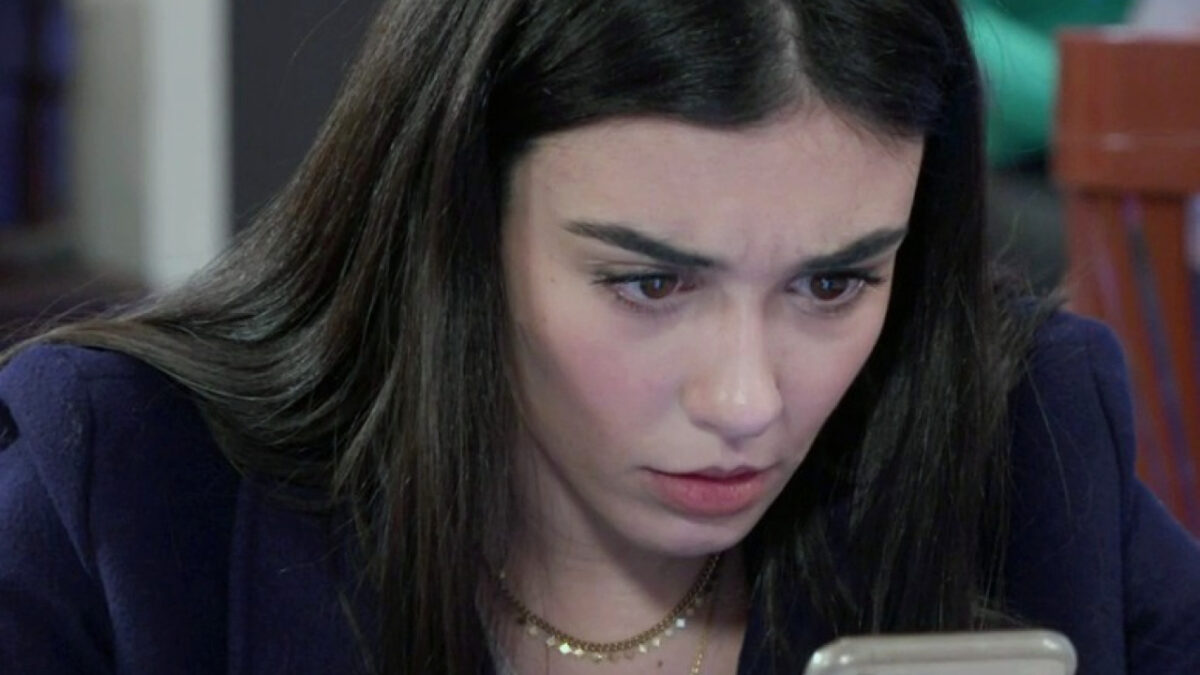 Un Posto al Sole 1° agosto 2023 Anticipazioni: Rossella sotto shock!