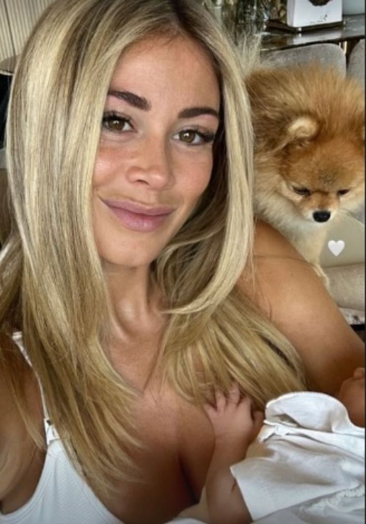 Galleria foto 'Diletta Leotta, il nuovo selfie con Aria: c’è qualcuno con lei…' - foto 1