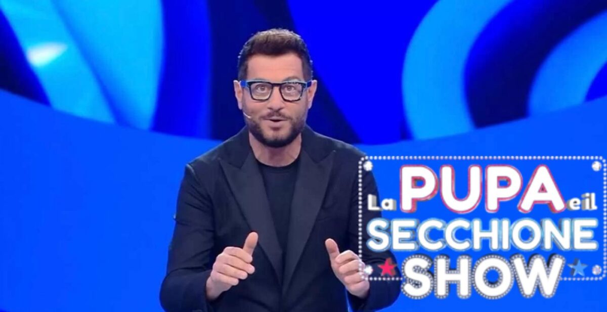 La Pupa e il Secchione, un’iconica showgirl accanto a Enrico Papi conduttore