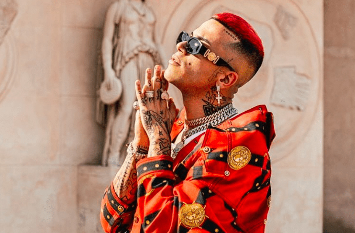 Sfera Ebbasta sommerso dalle critiche