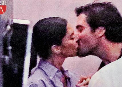 Galleria foto 'Belen Rodriguez e Elio Lorenzoni, la foto del primo bacio infiamma il web: il retroscena' - foto 1